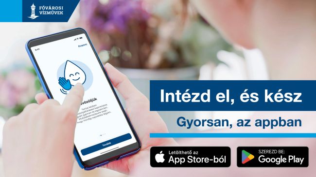 A képen egy mobiltelefont tartó ember keze, a képernyőn az applikáció nyitóképe látható. Felirat: Intézd el, és kész. Gyorsan, az appban.