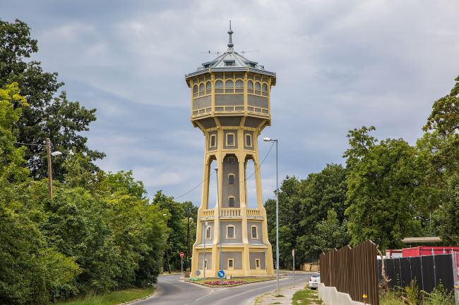 a képen a Eötvös úti víztorony látható