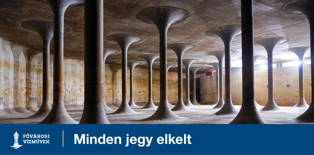 A képen a Rákosszentmihályi víztároló medence belső tere látható. 