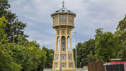 a képen a Eötvös úti víztorony látható